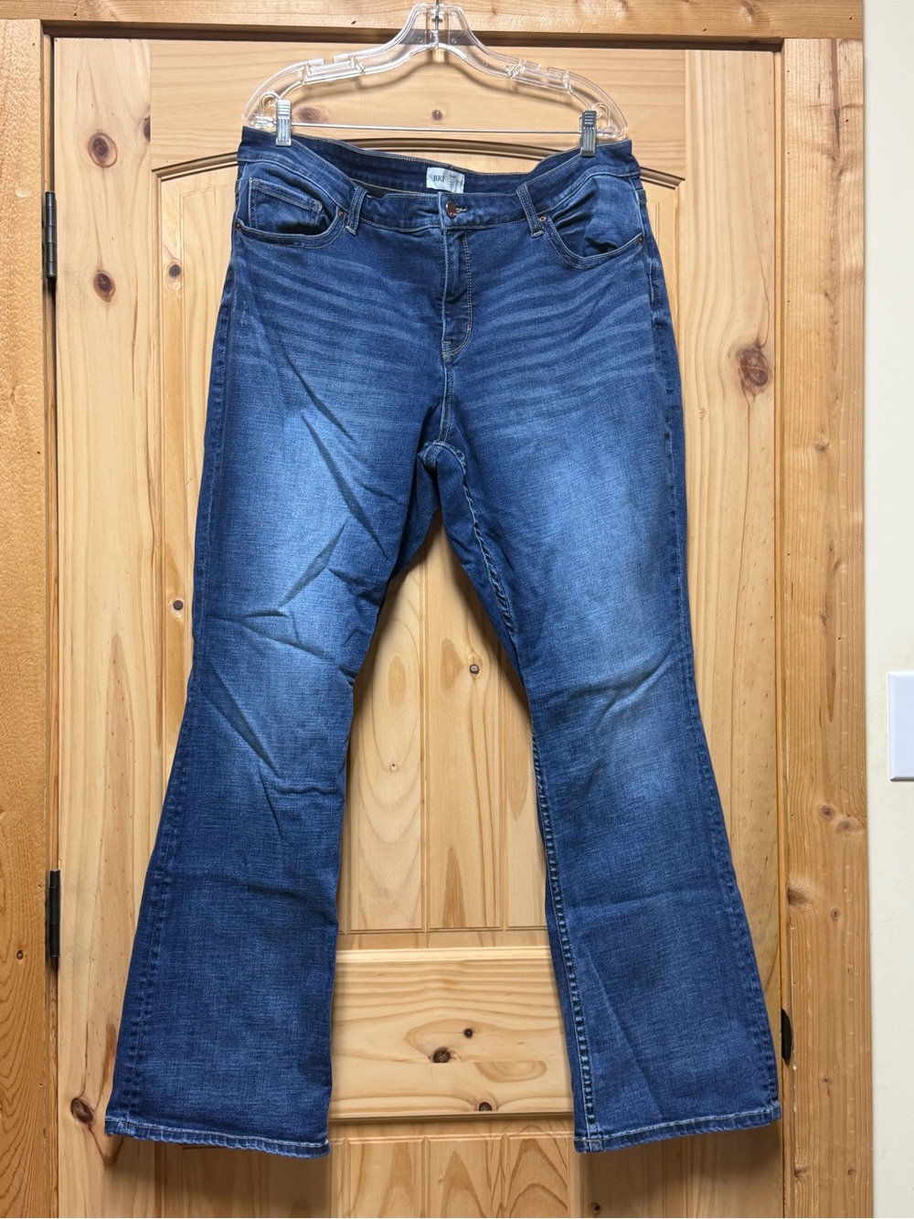 BKE Gabby Women’s Curvy High Rise Bootcut Distressed Jeans 36 Like New 36x33.5